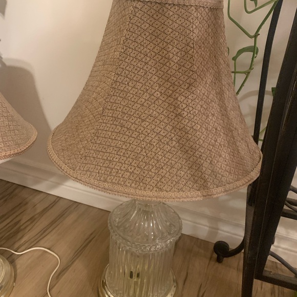 Two modern living room lamps in glass and soft fabric shade - Picture 4 of 12